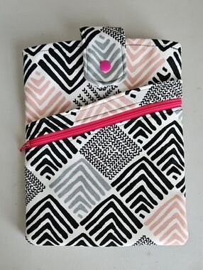 Geometric Pattern Kindle/Book Sleeve in Black, Gray & Pink